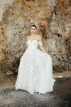 Load image into Gallery viewer, Zavana, Cizzy style 22509, Salon Sample