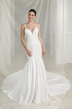 Load image into Gallery viewer, Justin Alexander style 88262, Salon Sample
