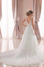 Load image into Gallery viewer, Stella York style 6752, Salon Sample