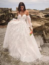 Load image into Gallery viewer, Maggie Sottero "Destin", Salon Sample (no sleeves)