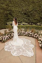 Load image into Gallery viewer, Casablanca 2476, Salon Sample
