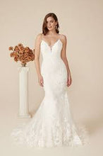 Load image into Gallery viewer, Justin Alexander "Devyn" 88243, Salon Sample