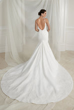 Load image into Gallery viewer, Justin Alexander style 88262, Salon Sample