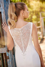Load image into Gallery viewer, Martin Thornburg style 120249 Salon Sample