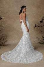Load image into Gallery viewer, Justin Alexander 88328, Salon Sample
