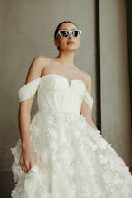 Load image into Gallery viewer, Zavana, Cizzy style 22509, Salon Sample