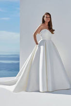 Load image into Gallery viewer, Justin Alexander 88110, Salon Sample