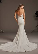 Load image into Gallery viewer, Pronovias "Astrid", Salon Sample