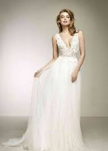 Load image into Gallery viewer, Pronovias "Dalgo", Salon Sample