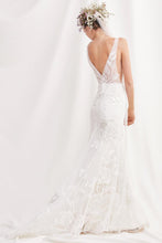 Load image into Gallery viewer, Willowby style 52122, Salon Sample