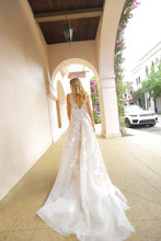 Load image into Gallery viewer, Randy Fenoli "Aspen", NEW with tags