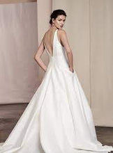 Load image into Gallery viewer, Signature, Justin Alexander style 99096, Salon Sample