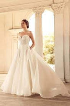Load image into Gallery viewer, Palom Blanca "Helena", Immaculate Salon Sample