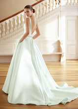 Load image into Gallery viewer, David Tutera 217215, Salon Sample