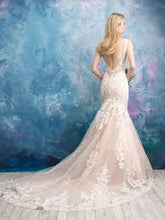 Load image into Gallery viewer, Allure style 9562, Salon Sample