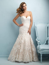 Load image into Gallery viewer, Allure, 9215, Salon Sample