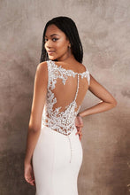 Load image into Gallery viewer, Lillian West 66221, Salon Sample
