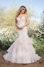 Load image into Gallery viewer, Lillian West style 6528, Salon Sample